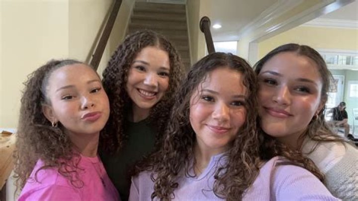 Haschak Sisters Height, Biography, Wiki, Age, Family, Net Worth
