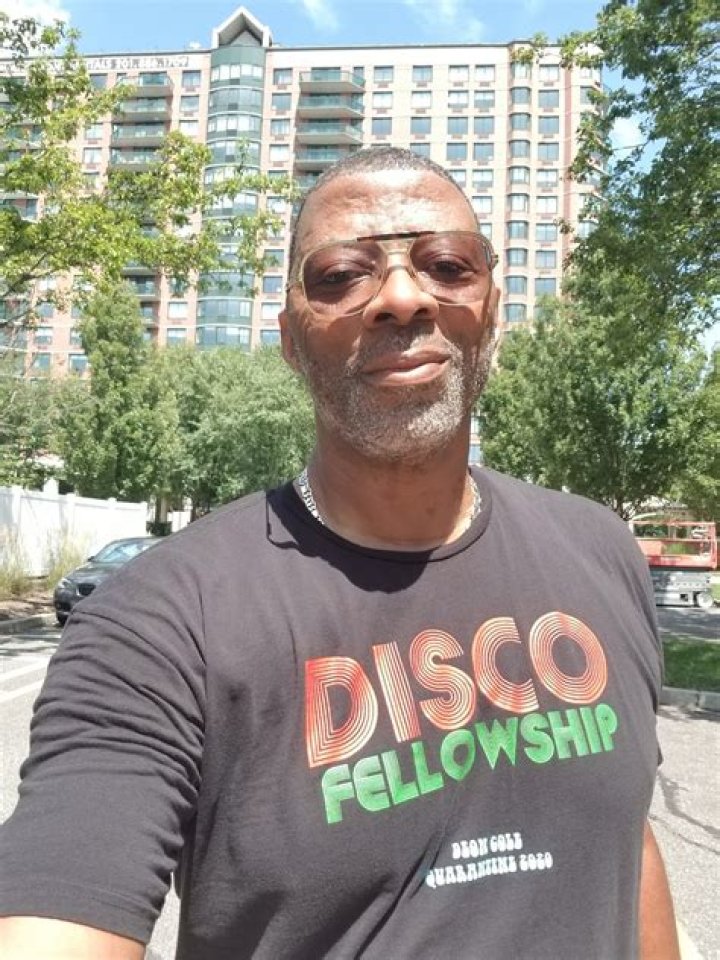 How Much Money Does Carl Banks Make? Latest Carl Banks Net Worth Income Salary