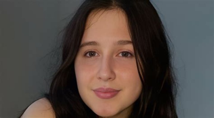 How Old Is Actress Linda Elena Tovar? Age, Wiki, Biography, Height, Boyfriend, Family, Instagram