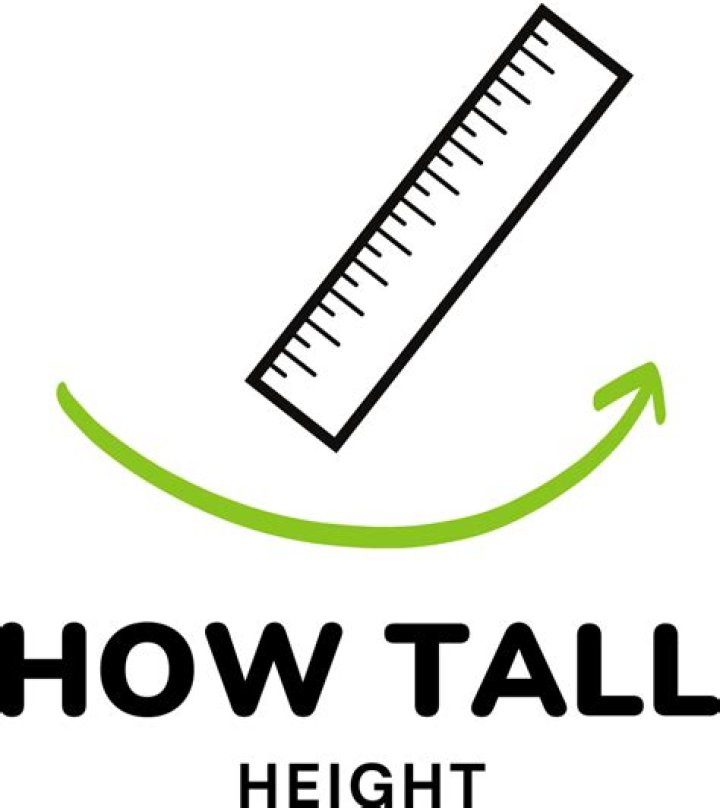 How tall is Charlie Day