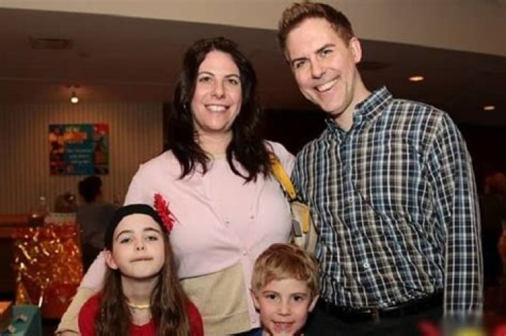 Ian Lithgow Biography, Age, Height, Wife, Net Worth, Family