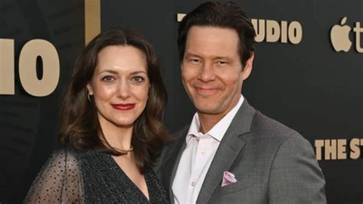 Ike Barinholtz Biography, Age, Height, Wife, Net Worth, Family