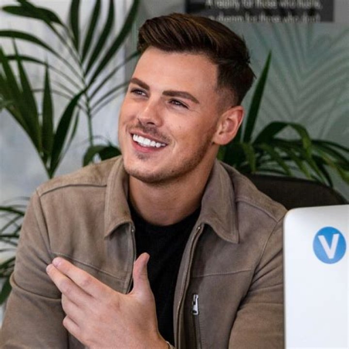 James Blake (Entrepreneur) - Age, Birthday, Bio, Facts, Family, Net Worth, Height & More