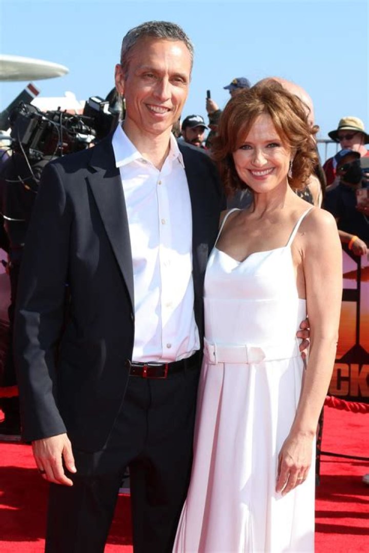 Jean Louisa Kelly Biography, Age, Height, Husband, Net Worth, Family