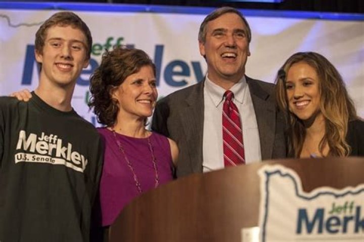 Jeff Merkley Biography, Age, Height, Wife, Net Worth, Family
