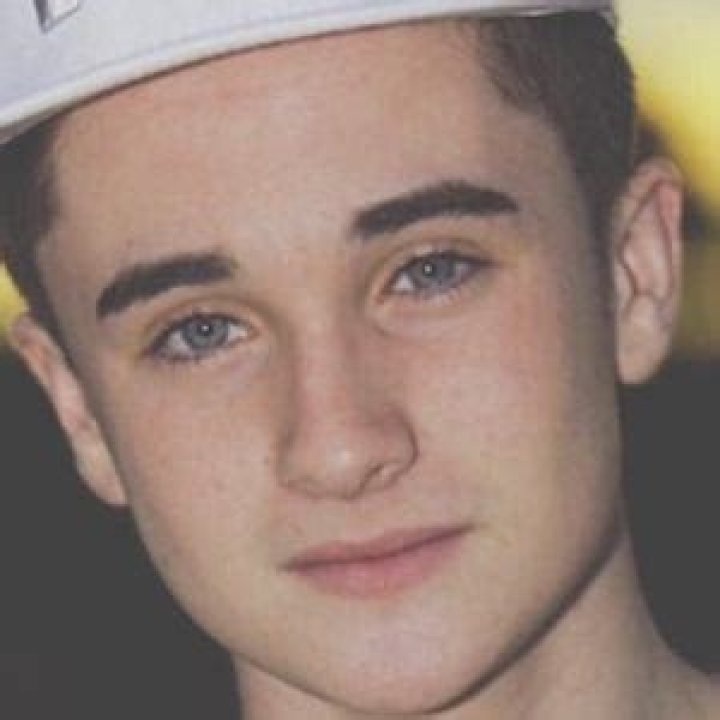 JJ Hannon (Pop Singer) - Age, Birthday, Bio, Facts, Family, Net Worth, Height & More