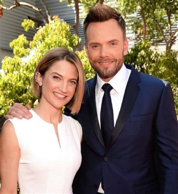 Joel McHale Biography, Age, Height, Wife, Net Worth, Family
