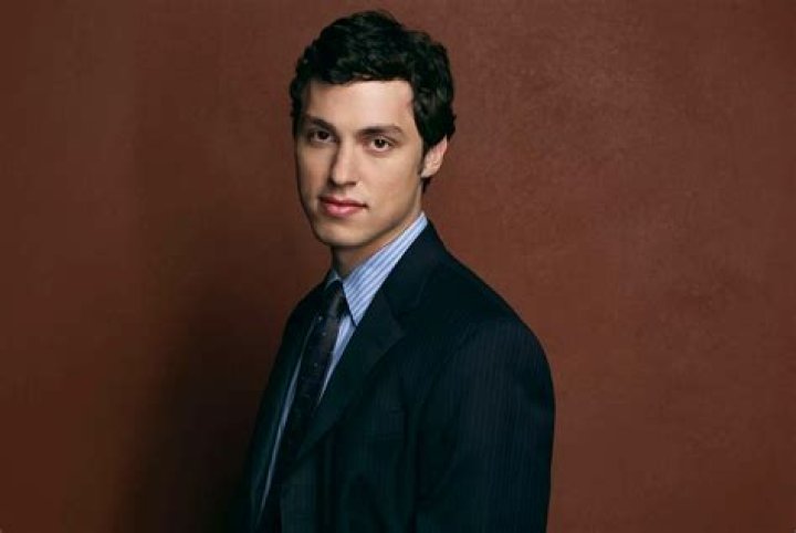 John Francis Daley biografía, edad, altura, esposo, net worth, familia