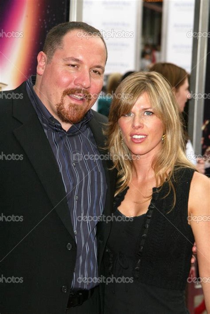 Jon Favreau: Wife, net worth, tattoos, smoking & body facts