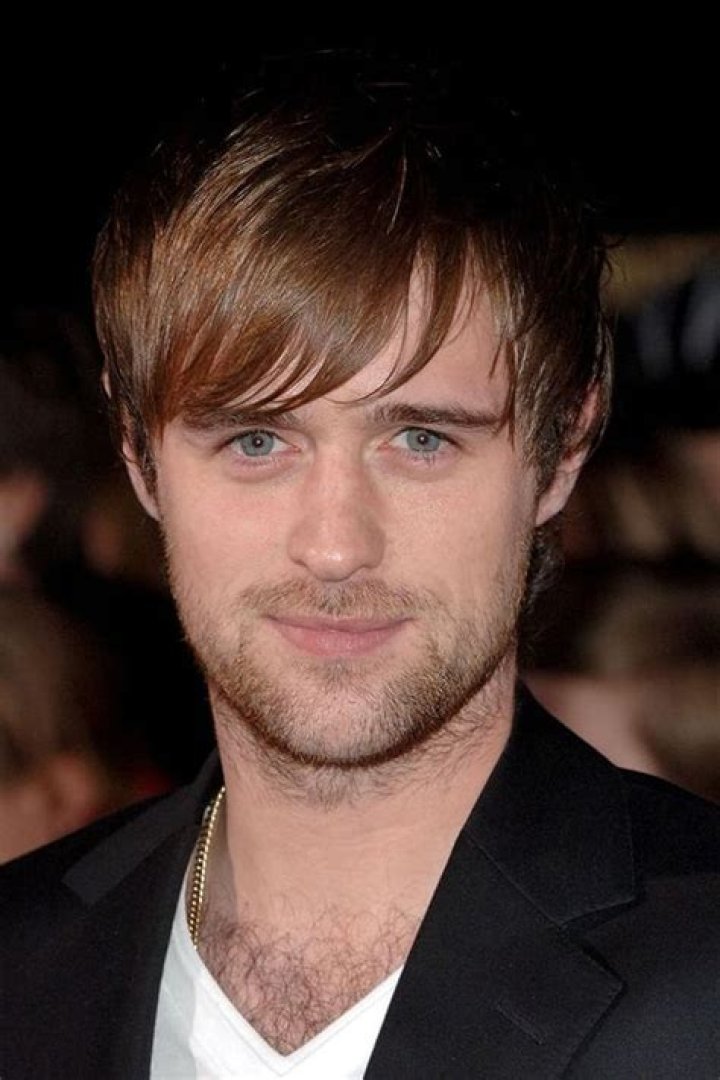 Jonas Armstrong Biography, Age, Height, Wife, Net Worth, Family