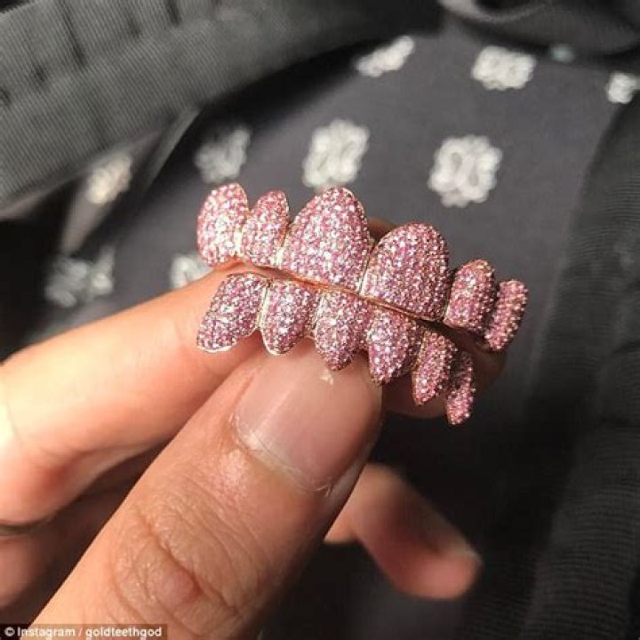 Justin Bieber Drops $15K On Pink Sapphire Grill