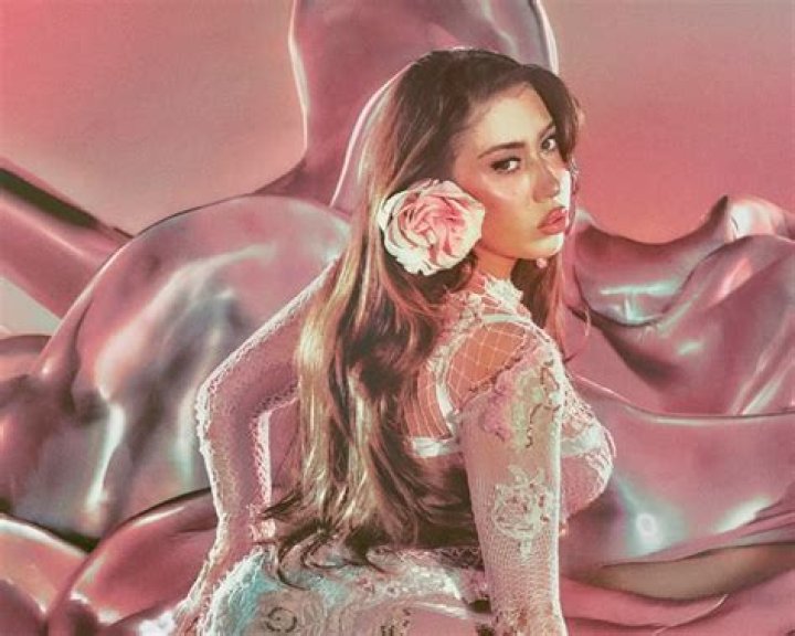 Kali Uchis biografía, edad, altura, esposa, net worth, familia