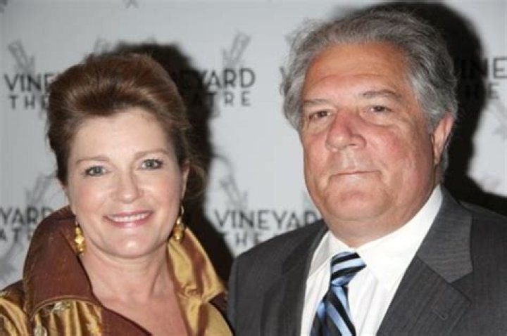 Kate Mulgrew Biography, Age, Height, Husband, Net Worth, Family