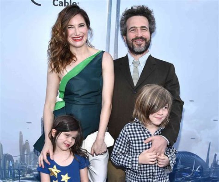 Kathryn Hahn Biography, Age, Height, Husband, Net Worth, Family
