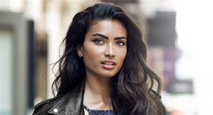 Kelly Gale (Model) - Age, Birthday, Bio, Facts, Family, Net Worth, Height & More