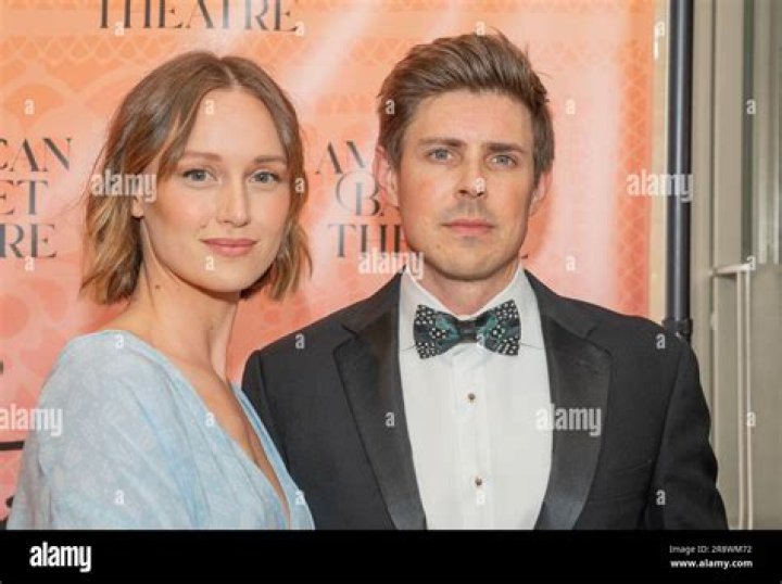 Kerry Bishé Biography, Age, Height, Husband, Net Worth, Family