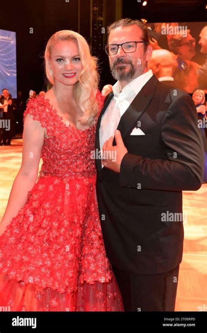 Kerry Knuppe Wikipedia, Age, Height, Husband, Instagram