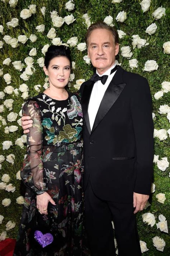 Kevin Kline: Wife, net worth, tattoos, smoking & body facts