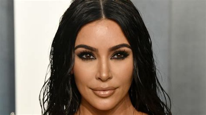 Kim Kardashian Reveals Psoriasis Has Spread to Her Face on Twitter!