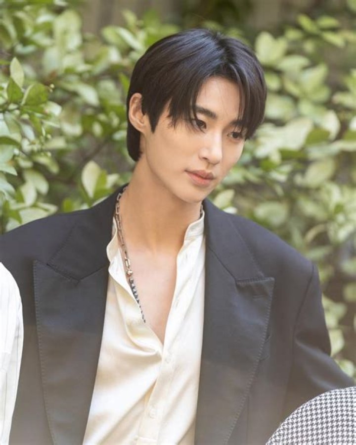 Kim Kyung-seok Biography, Age, Height, Net Worth, Family