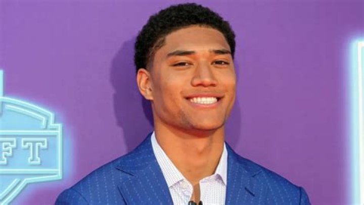 Kyle Hamilton Biography, Age, Height, Wife, Net Worth, Family