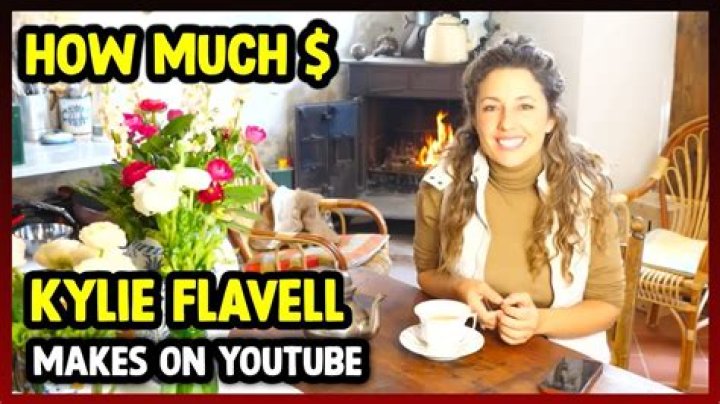 Kylie Flavell (YouTube Star) - Age, Birthday, Bio, Facts, Family, Net Worth, Height & More