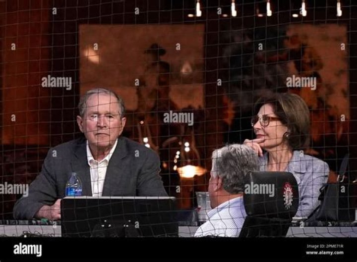 Laura Bush (George W. Bush Wife) Wiki, Bio, Age, Height, Weight, Net Worth, Family, Career, Facts