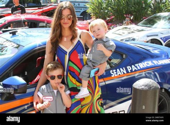 Lauren Michelle Hill Biography, Age, Height, Husband, Net Worth, Family