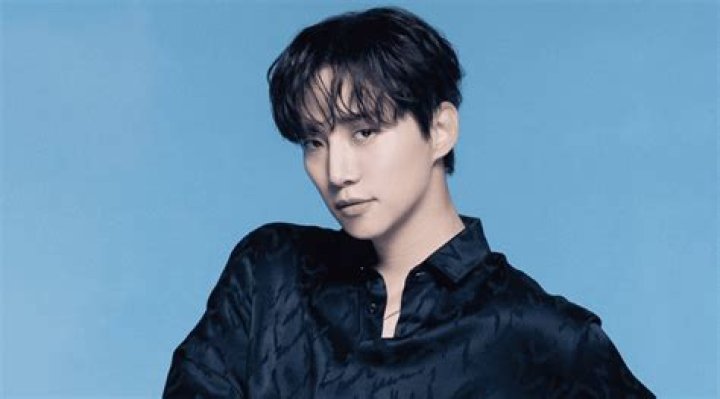 Lee Junho (Pop Singer) - Age, Birthday, Bio, Facts, Family, Net Worth, Height & More