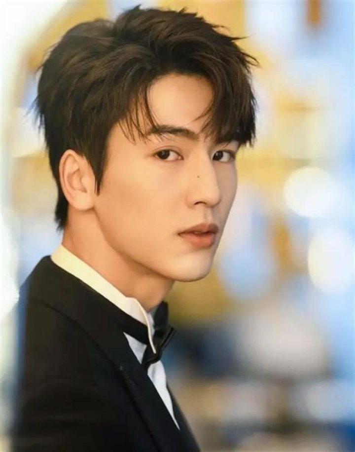 Li Jiawei Biography, Age, Height, Husband, Net Worth, Family