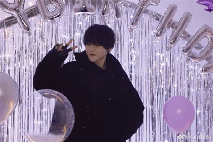 Li Quanzhe (Pop Singer) - Age, Birthday, Bio, Facts, Family, Net Worth, Height & More