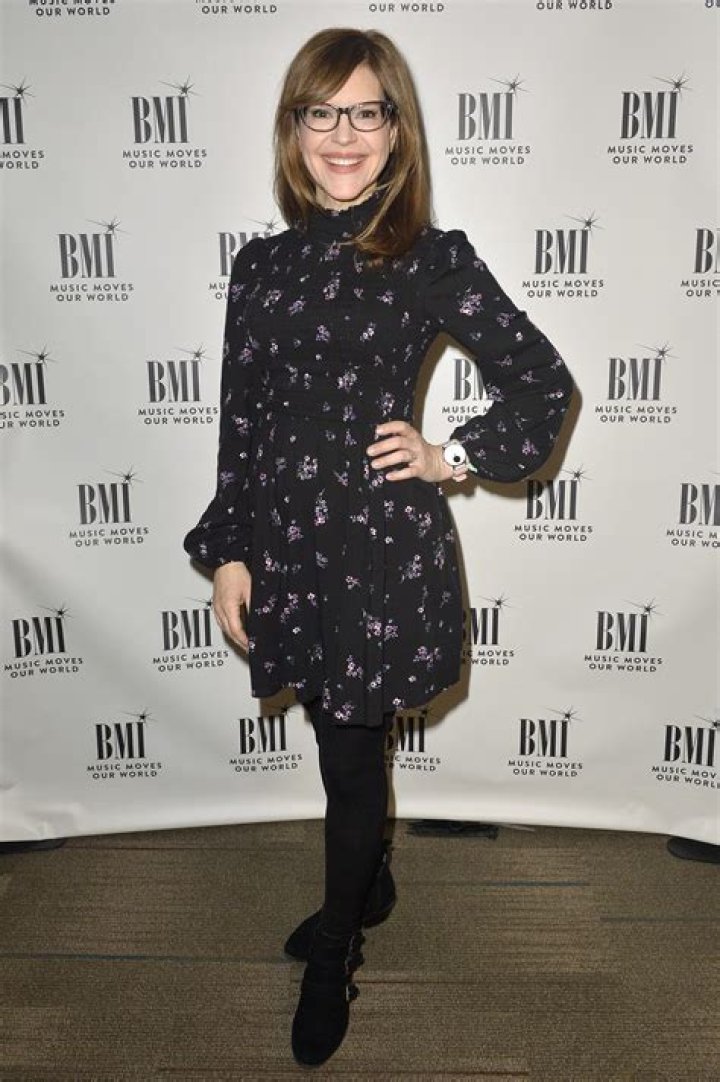 Lisa Loeb Net Worth: What Is Lisa Loeb Net Worth?