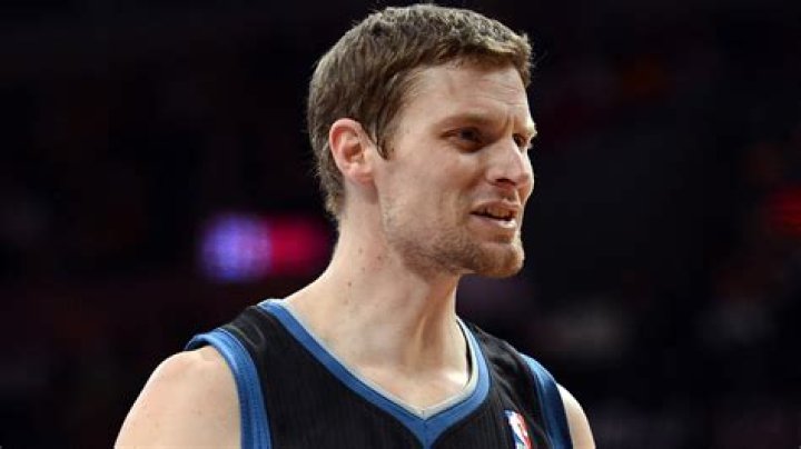 Luke Ridnour Biography, Age, Height, Wife, Net Worth, Family