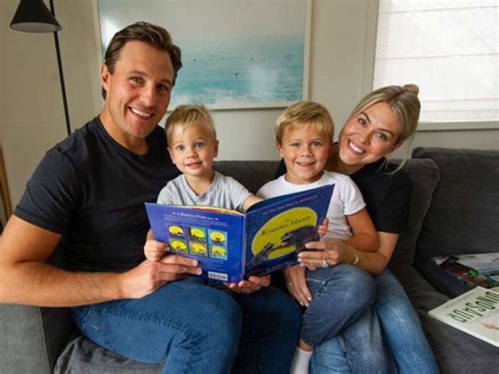 Luke SchennLuke Schenn Age, Wiki, Biography, Wife, Children, Salary, Net Worth, Parents