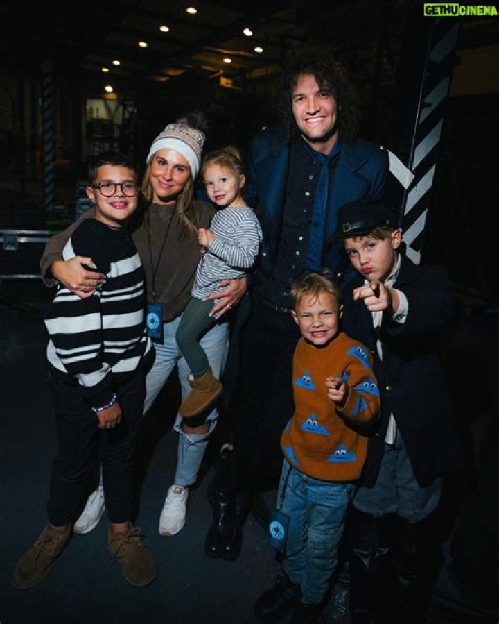 Luke Smallbone (Pop Singer) - Age, Birthday, Bio, Facts, Family, Net Worth, Height & More