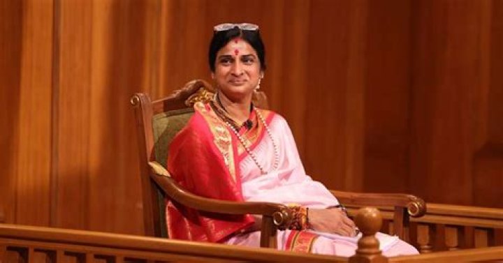 Madhavi Biography, Age, Height, Husband, Net Worth, Family