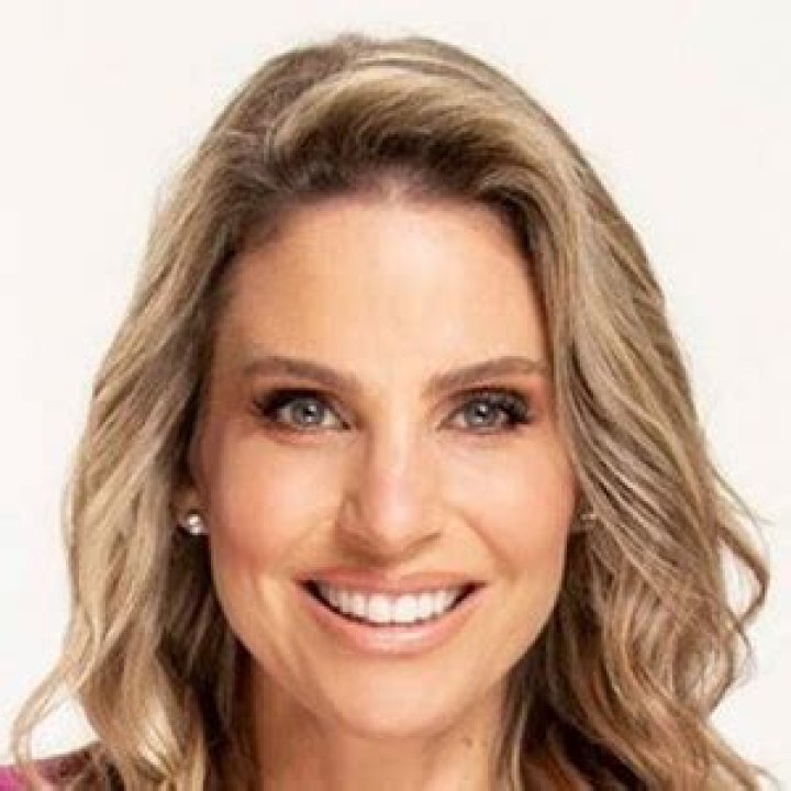 María Alejandra Requena (Journalist) - Age, Birthday, Bio, Facts, Family, Net Worth, Height & More