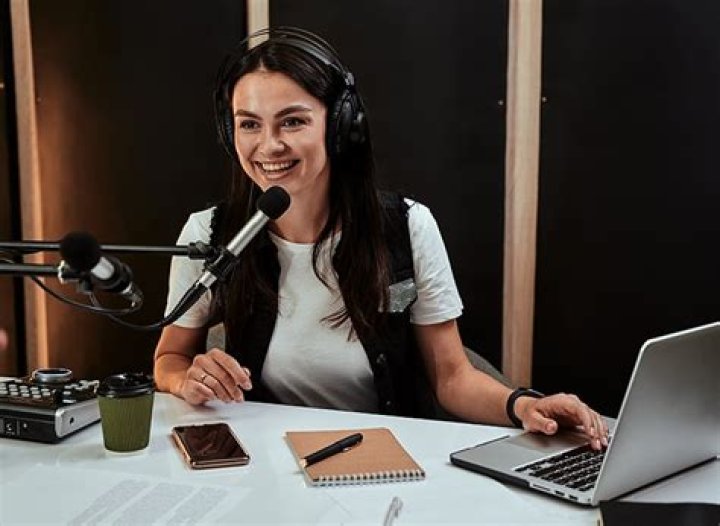 María Esther (Locutor de Radio) - Edad, cumpleaños, biografía, hechos, familia, patrimonio neto, altura y más