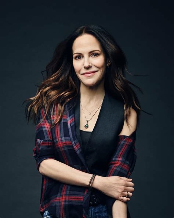 Mary-Louise Parker (TV Actress) - Age, Birthday, Bio, Facts, Family, Net Worth, Height & More