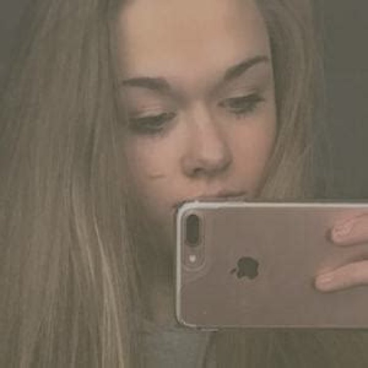 Mckenna Bates (TikTok Star) - Age, Birthday, Bio, Facts, Family, Net Worth, Height & More