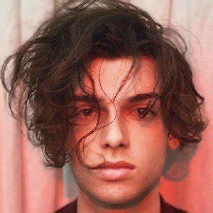 Mehro (Pop Singer) - Age, Birthday, Bio, Facts, Family, Net Worth, Height & More