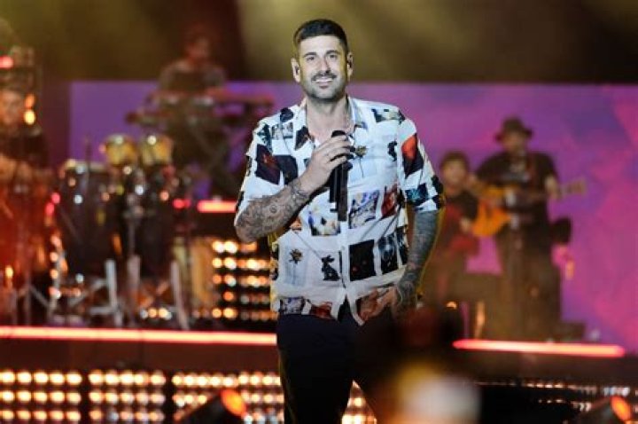 Melendi biografía, edad, altura, esposo, net worth, familia