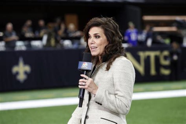 Michele Tafoya (Sportscaster) - Age, Birthday, Bio, Facts, Family, Net Worth, Height & More