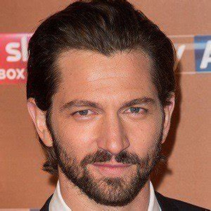 Michiel Huisman (TV Actor) - Age, Birthday, Bio, Facts, Family, Net Worth, Height & More