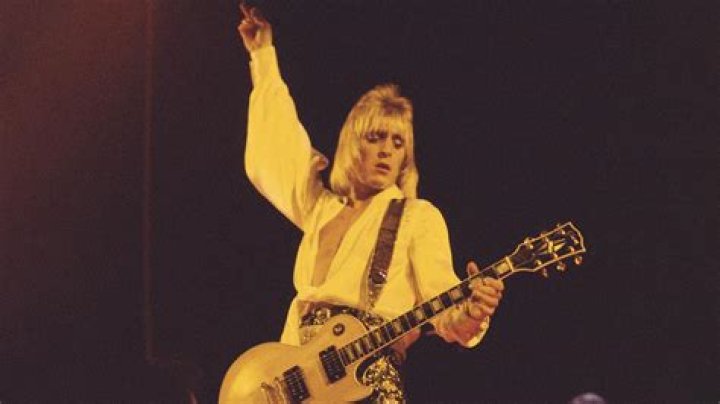 Mick Ronson (Guitarist) - Age, Birthday, Bio, Facts, Family, Net Worth, Height & More