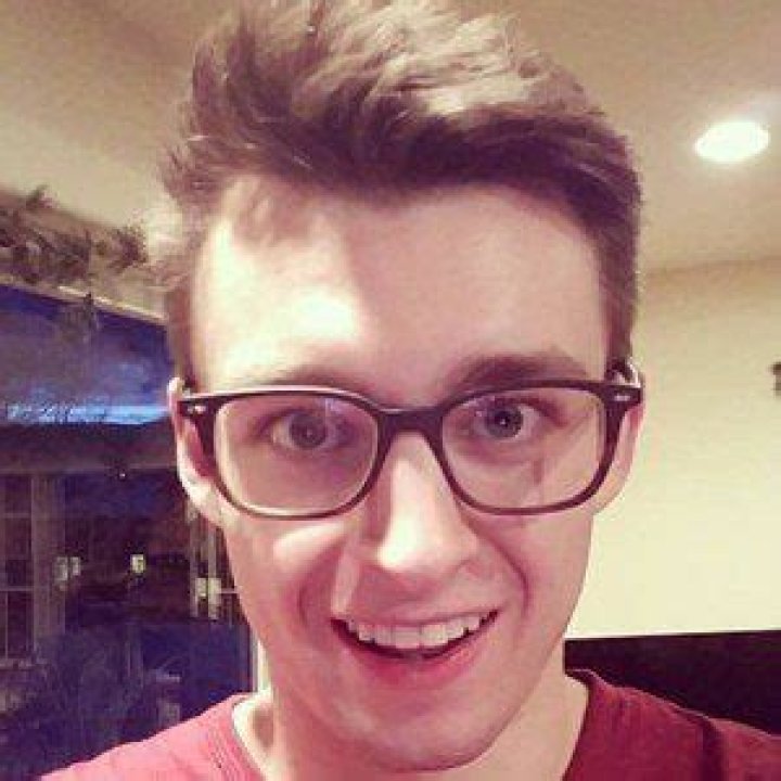 MicroGuardian (YouTube Star) - Age, Birthday, Bio, Facts, Family, Net Worth, Height & More