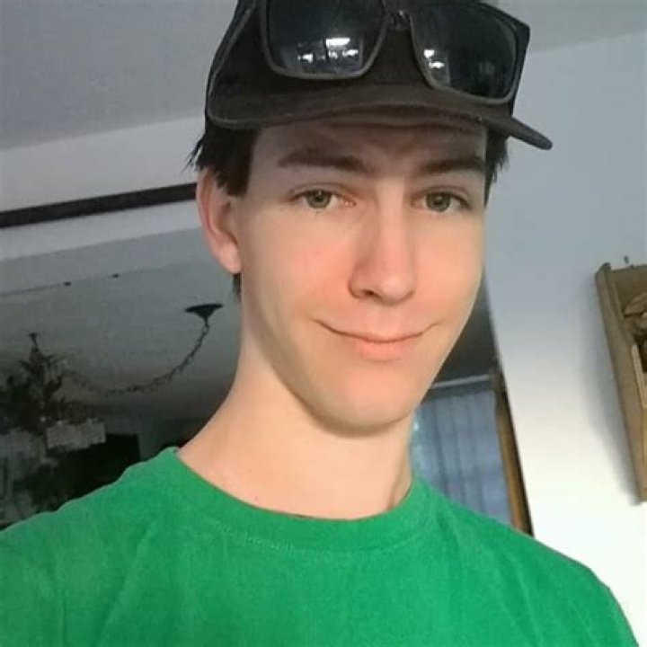 Mike Shake (YouTube Star) - Age, Birthday, Bio, Facts, Family, Net Worth, Height & More