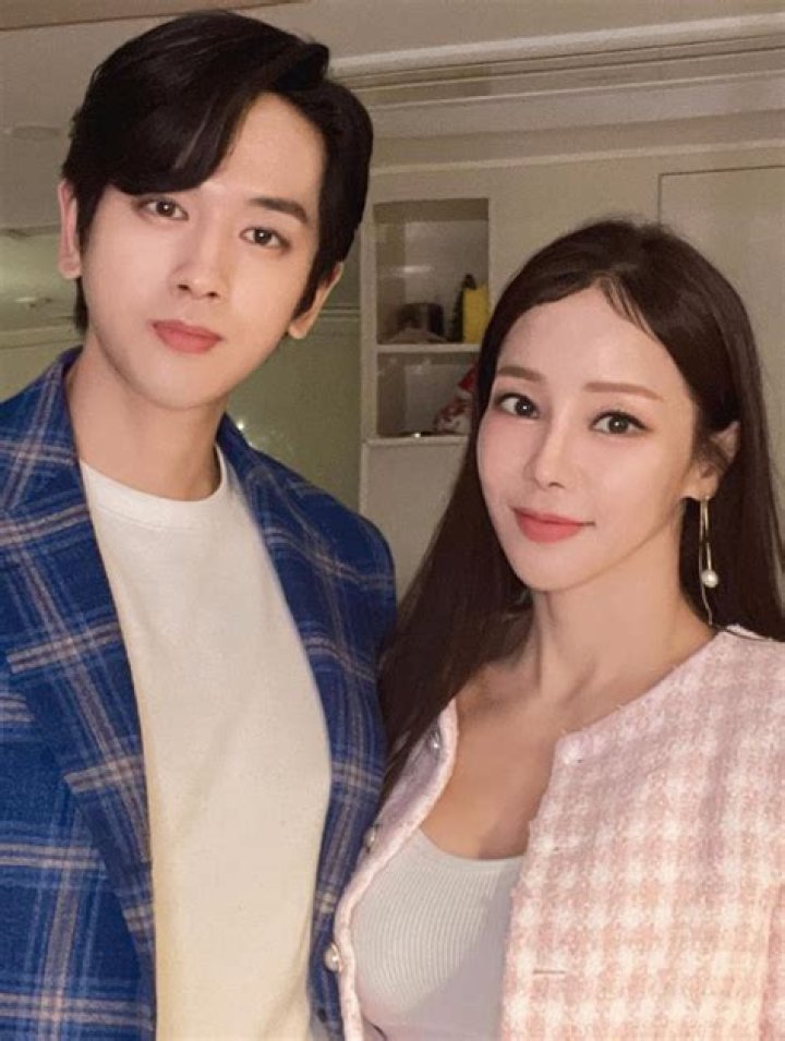 Mina (Pop Singer) - Age, Birthday, Bio, Facts, Family, Net Worth, Height & More