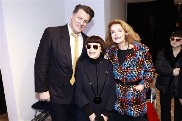 Mireille Mathieu Biography, Age, Height, Husband, Net Worth, Family