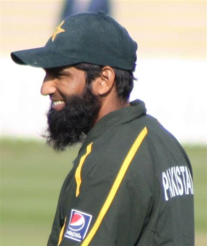 Mohammad Yousuf Biography, Age, Height, Wife, Net Worth, Family